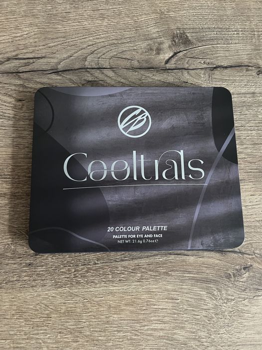 Cosmic Brushes paleta cieni Cooltrals