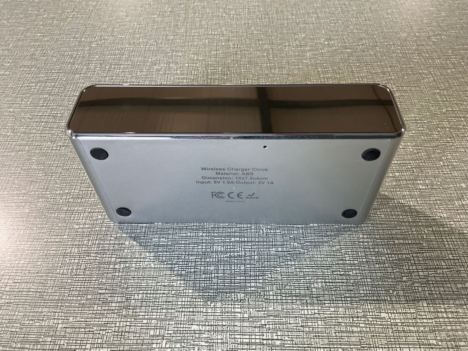 Relógio alarme com carregamento IPHONE