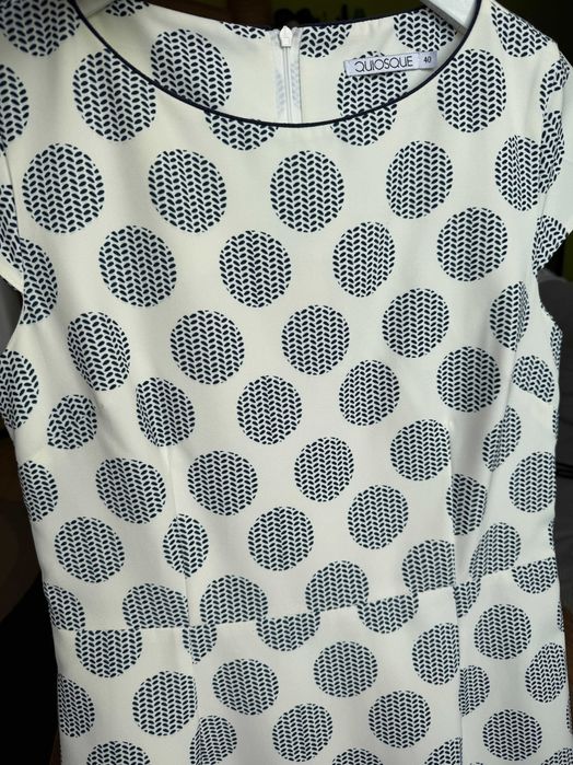 Elegancka sukienka z krótkim rękawem Quiosque