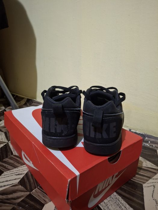 Nike кросовкі оригінал 39р в гарному