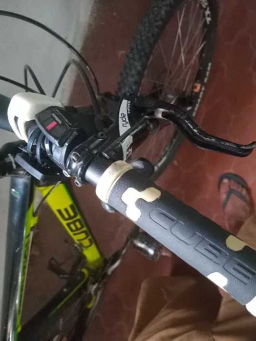 Bicicleta BTT Cube 26” - Quadro M - Shimano Deore
