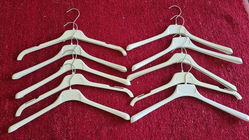 Varios tipos de cabides