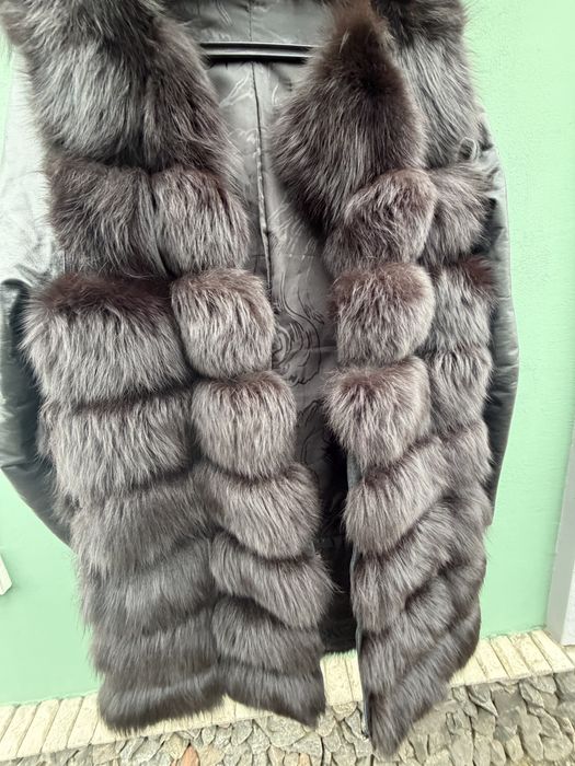 Продам  натуральную жилетку мех песец