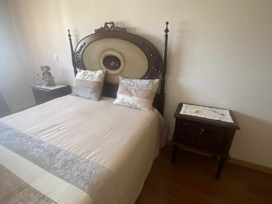 Cama de casal usada antiguidade