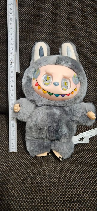 Labubu szary 26 cm