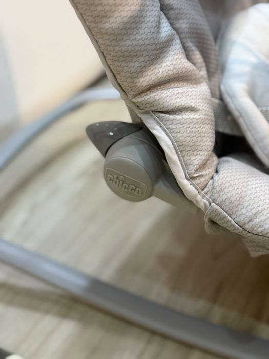 Продам крісло -гойдалка Chicco