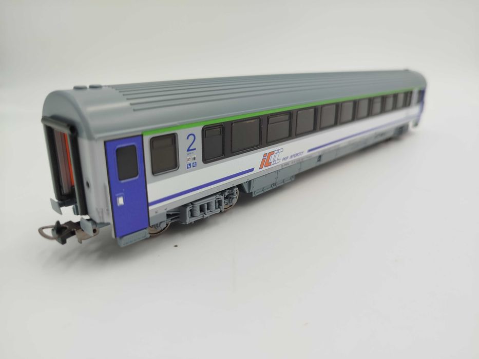piko wagon pasażerski Intercity PKP ciemny pas