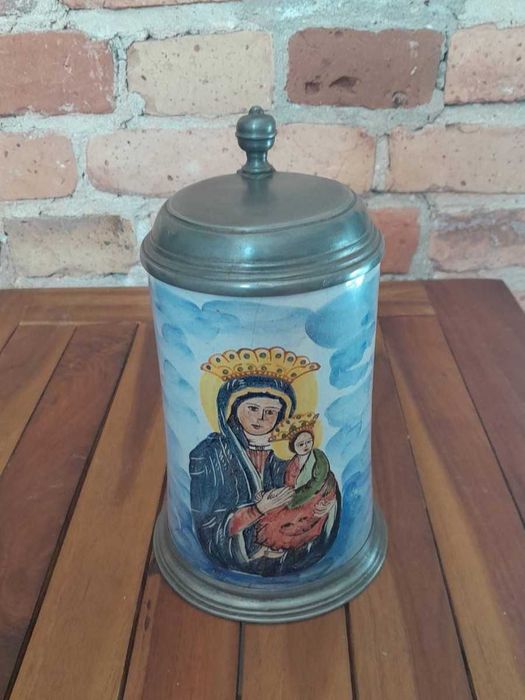 Ceramiczny kufel z cynową pokrywą