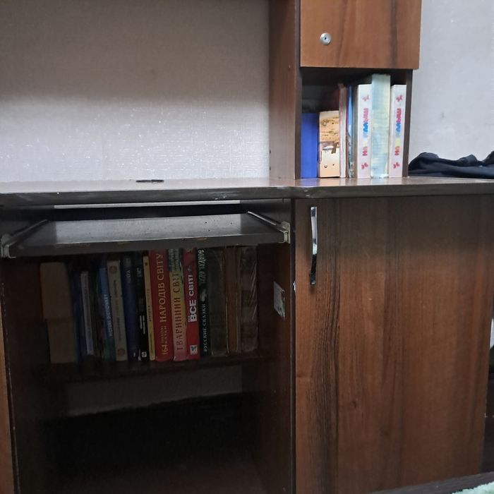 Комп'ютерний стіл