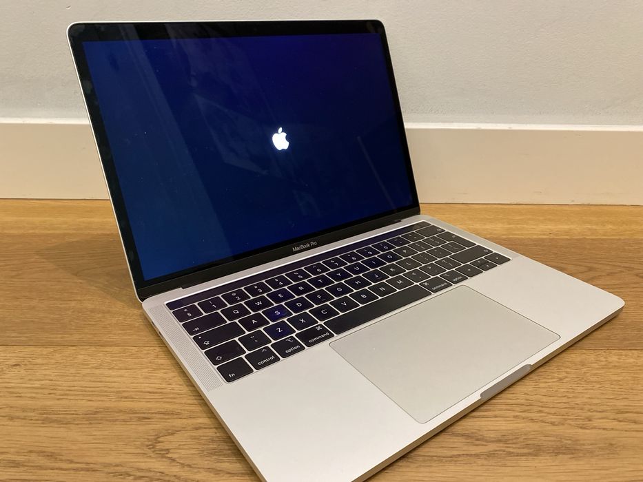 MacBook Pro 13” | i7 2.8GHz | 16GB RAM | Intel Iris Plus 655 rok 2019