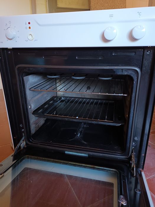 Forno teka + placa em funcionamentos