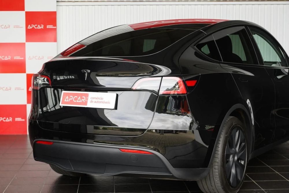 Tesla Model Y Long Range RWD