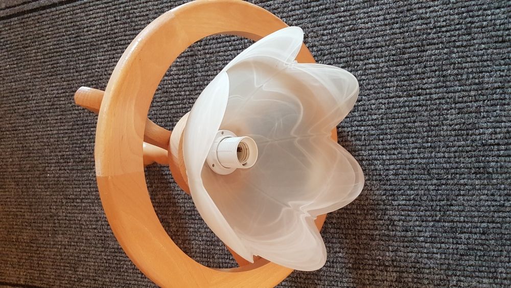 Sprzedam lampę sufitową.
