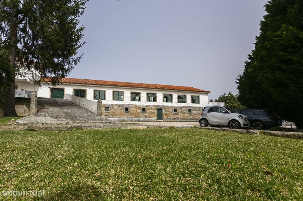 Escritório com 850m2 na Cidade da Maia, Maia