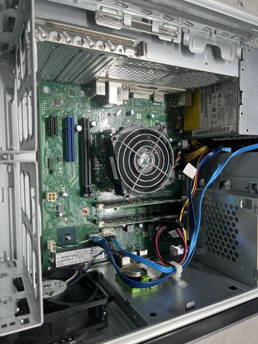 Komputer Fujitsu ESPRIMO / INTEL i5-9400 / 16GB DDR4 / 256GB SSD + 1TB