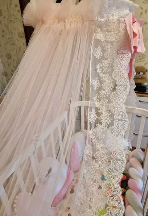 Балдахін на дитяче ліжечко з тримачем.