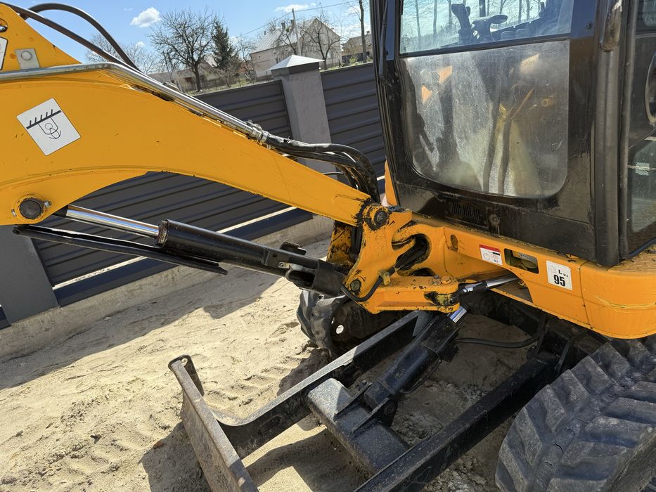 Міні екскаватор jcb 8030