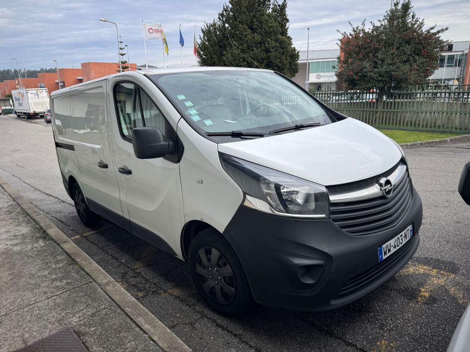 Opel vivaro iva dedutivel duas portas laterais