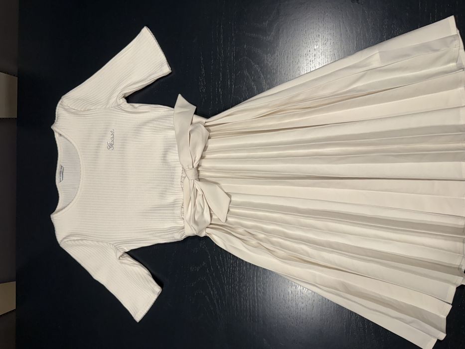 Śmietankowa sukienka Guess 10 lat