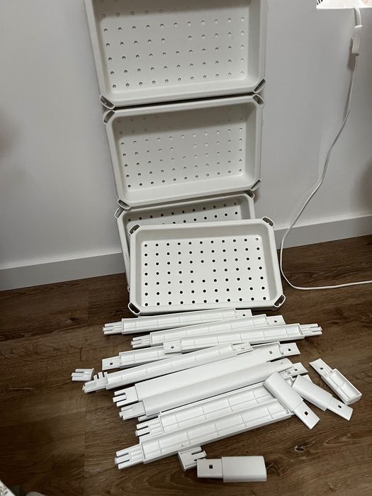 Prateleira de plástico Ikea