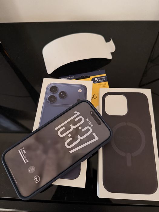 Iphone 17 pro max blue