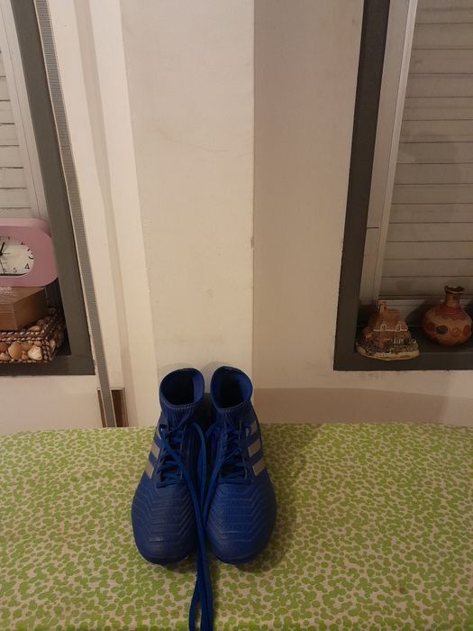 Vendo Chuteiras ADIDAS PREDATOR muito bonitas como novas