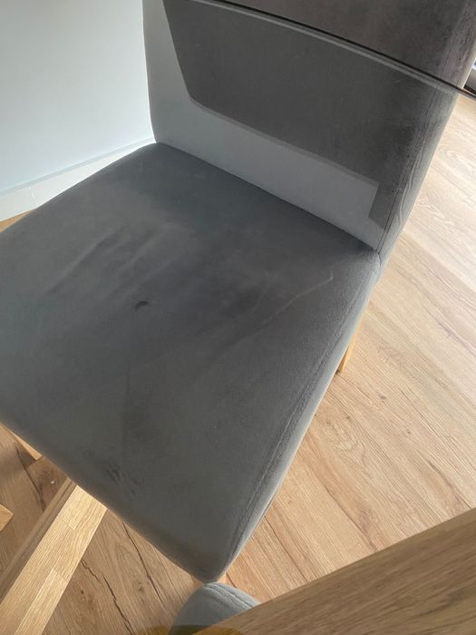 Mesa de jantar com cadeira