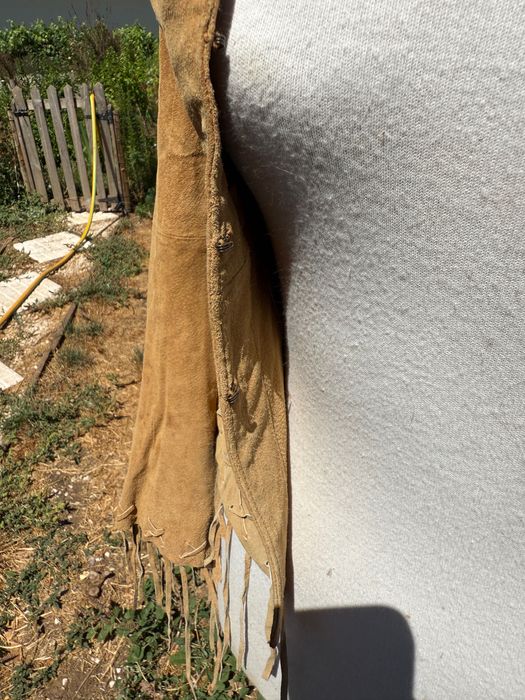 Casaco / Camisa em pele de porco com franjas, ajustável.