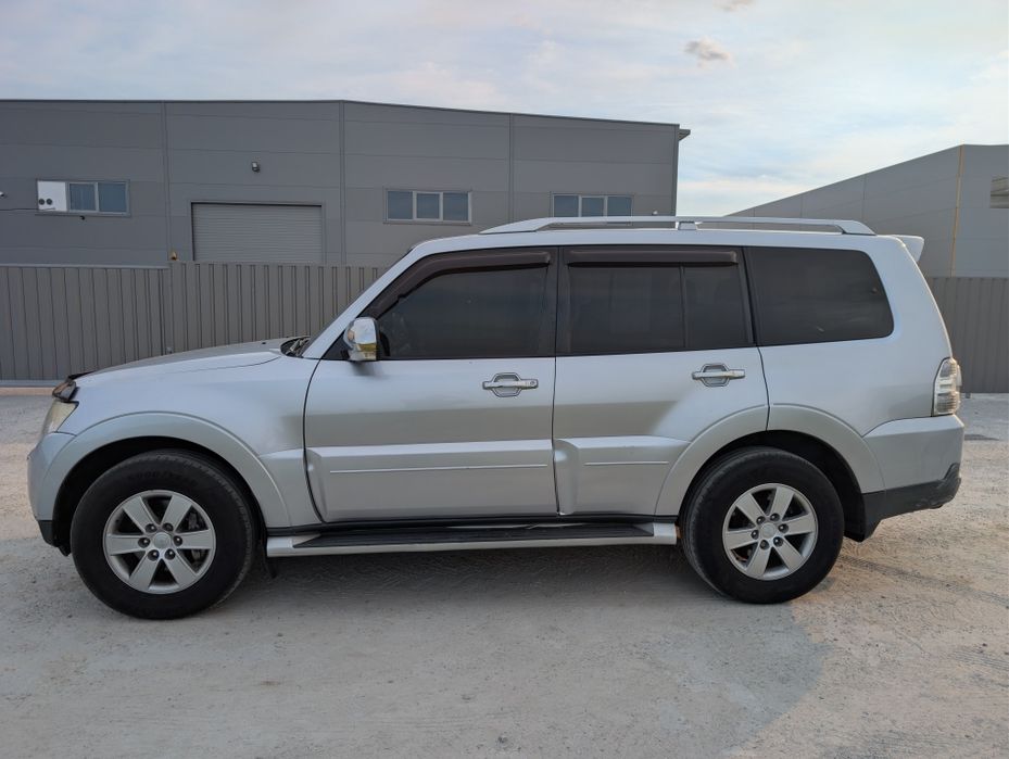 Mitsubishi Pajero 2007 VIN JMYLYV98W7J000878 фото оголошення 2 з 8