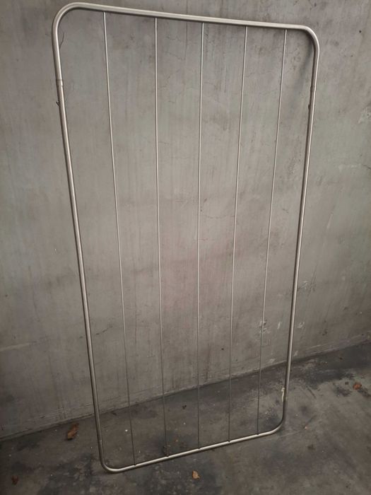 Estendal em inox em muito bom estado