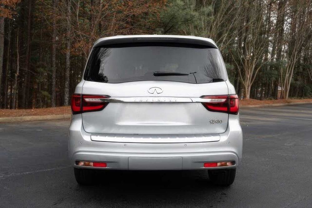 Infiniti QX80      2021