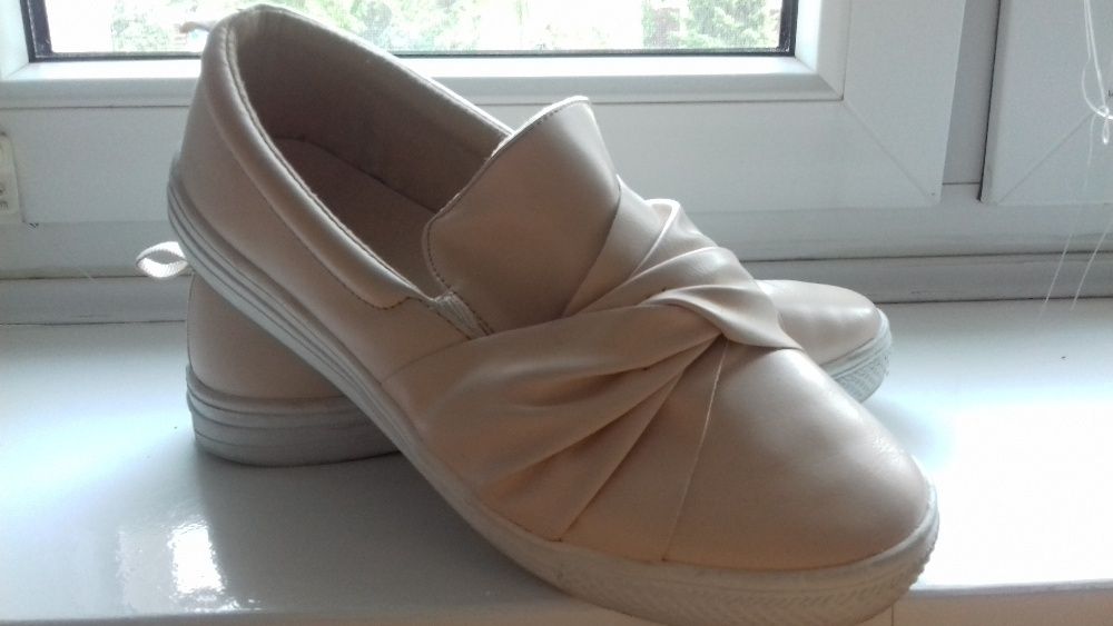 buty z wiązaniem