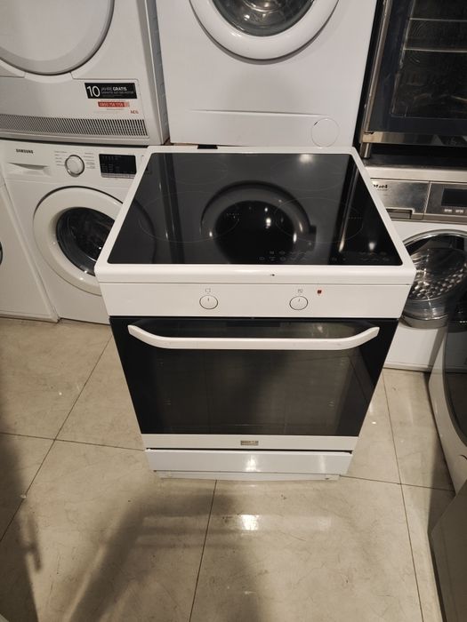 Індукційна піч Electrolux ELI13021HV з Швеції