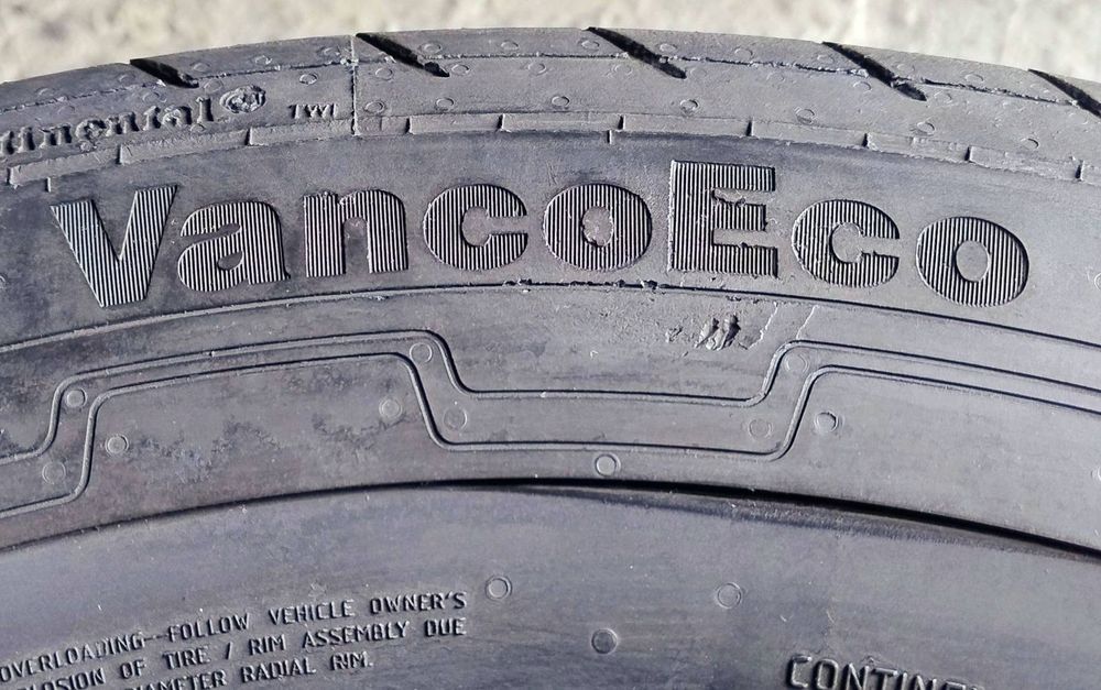 Шини літні R16C 235/65 Continental Vanko Eco