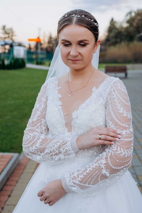 Продаю весільну сукню