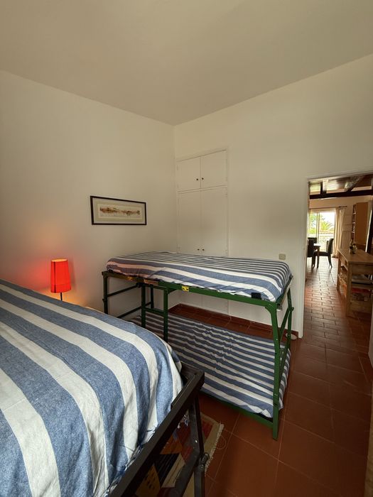 Dois beliches articulaveis