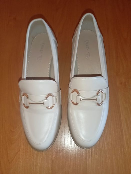 Buty damskie na obcasie
