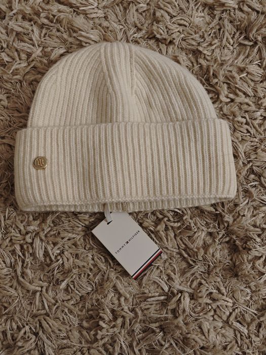 Женская белая шапка TOMMY HILFIGER