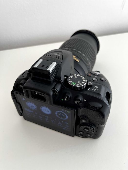 Nikon D5300 - Maquina fotográfica + 2 lentes Nikon + tripé Manfrotto