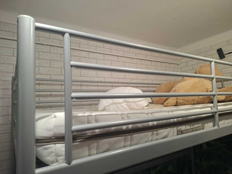 Łóżko IKEA Svarta na antresoli