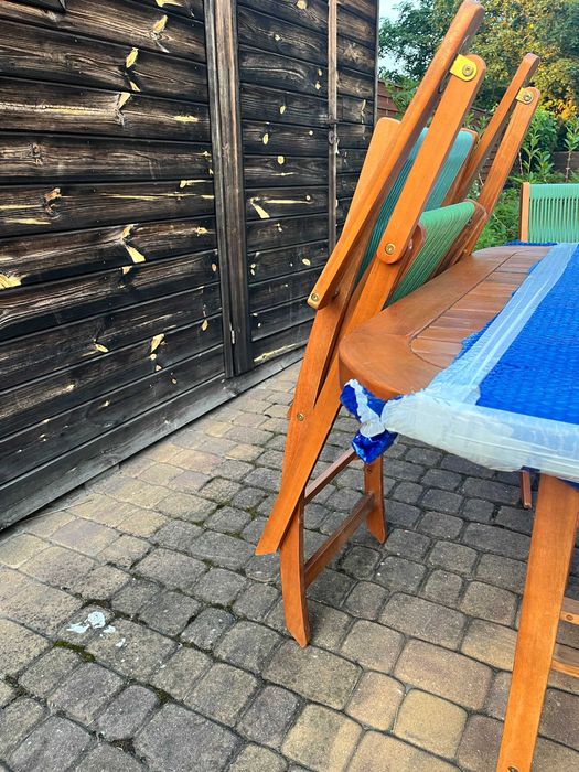 stół ogrodowy i 6 krzeseł