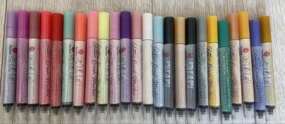 Brokatowe markery pędzelkowe - 24 sztuki.