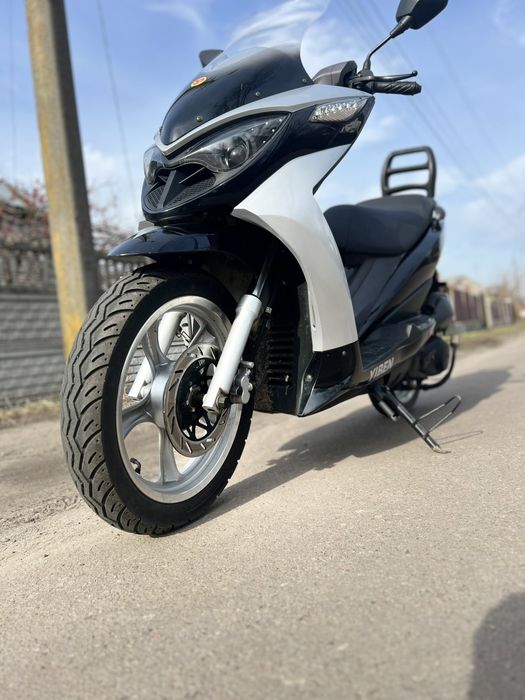 Продам скутер YIBEN YB150T-11