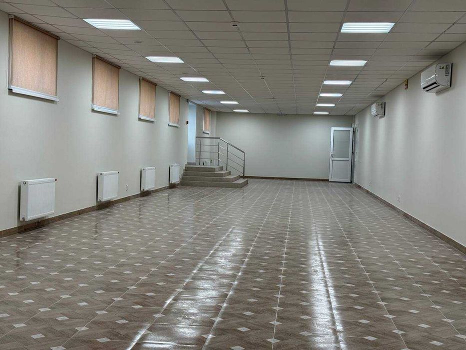 Фасадне приміщення під магазин в оренду. Від власника!