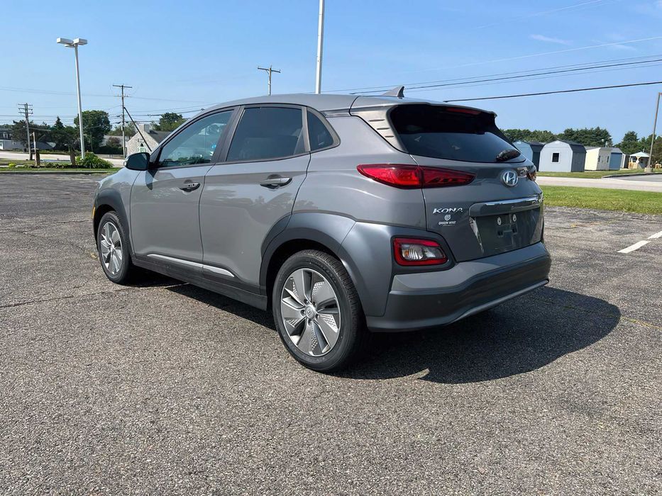 Hyundai Kona EV      2021