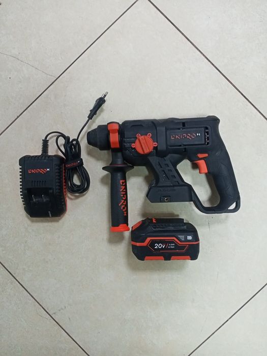 Аккумуляторный перфоратор Dnipro m DRH 201BC Compact