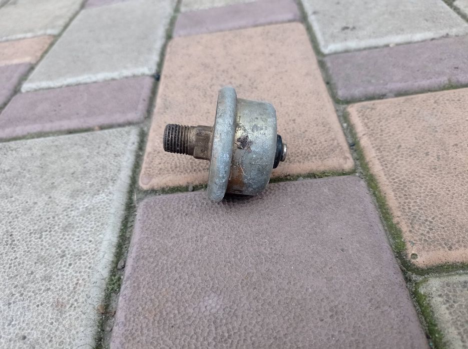 Датчик давление масла. Датчик тиску масла.