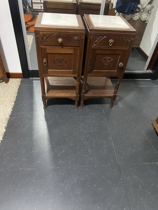 Mesas cabeceira com tampo marmore