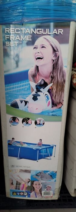 Piscina retangular 3x2 desmontável , com bomba  de filtro , e com tapeles em micro para pousar a tela  3mtsx2mts x 0,75 altura