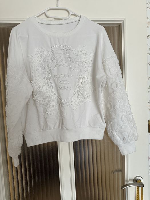 Bluza biała krótka z koronkowymi rekawami